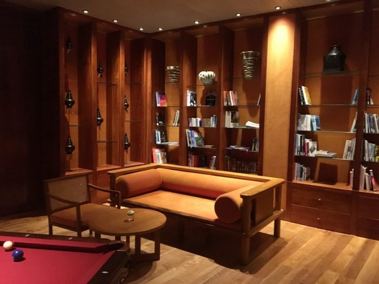 ライブラリー。ソファで寛げます。結構冷房が効いてます