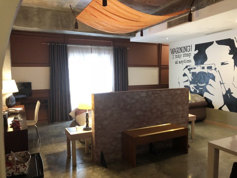 客室全体(バスルーム方向から)