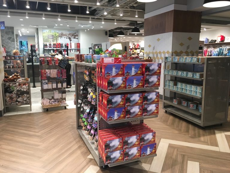 ショップ内観 (1)