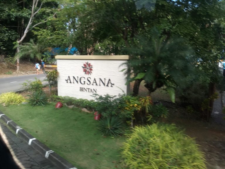 ANGSANA ホテルの入り口のサイン