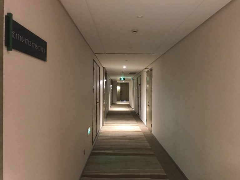 17階、客室フロアの廊下