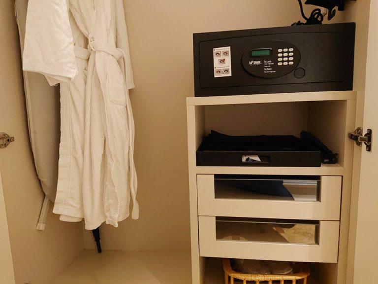 23セーフティーボックス(閉じた状態)