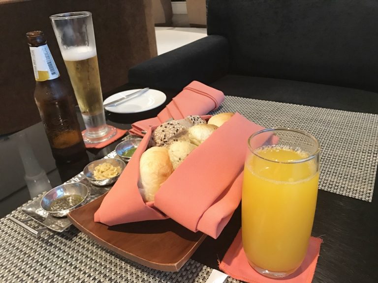 お通し?のパン