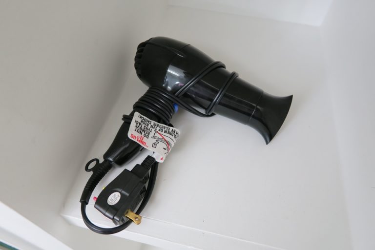 ドライヤー、風圧はそこそこです