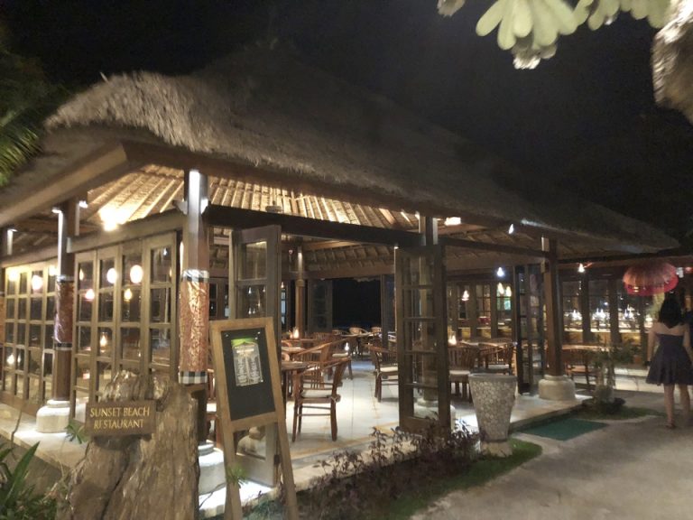 ビーチが目の前にあります