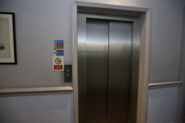 エレベーター_9110