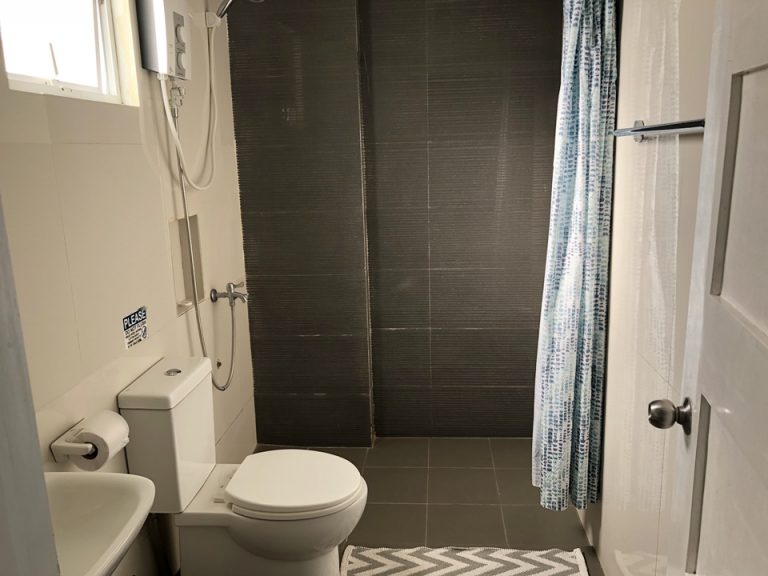 バスルーム入口から全景