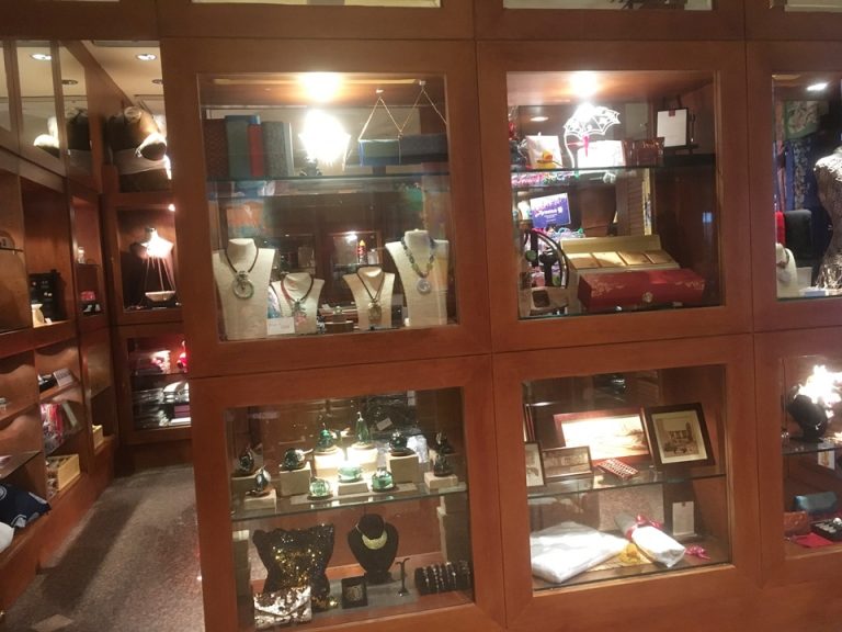 ロビー階のショップ