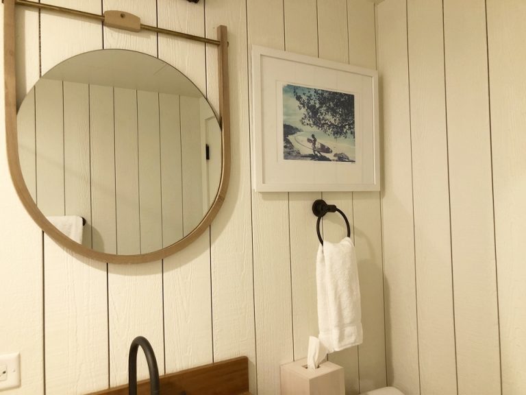 洗面所の鏡&トイレ上の飾り