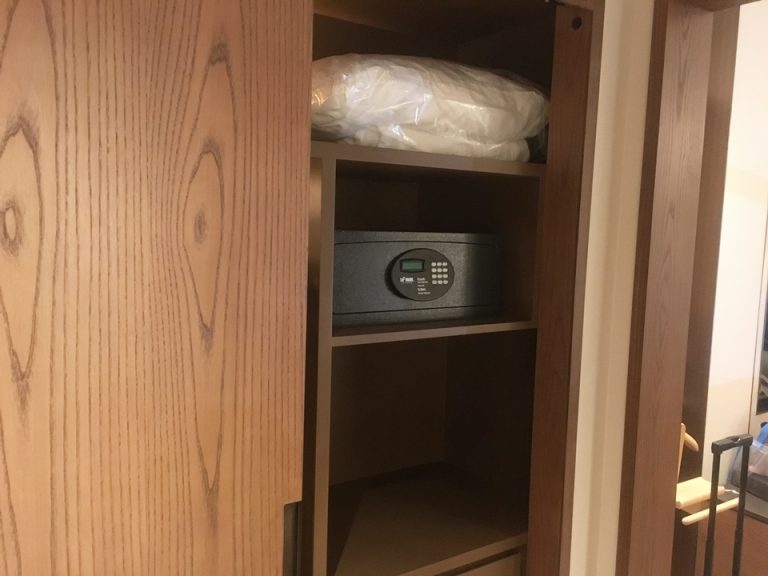 クローゼットを開けた状態。