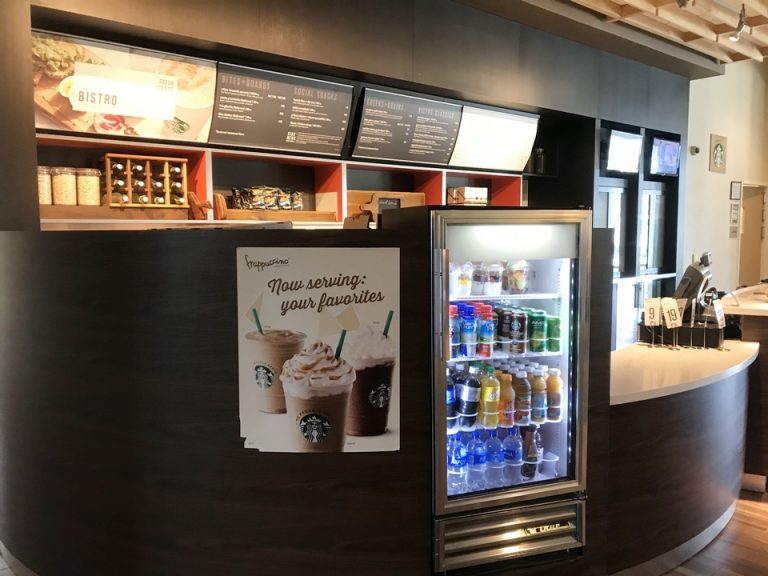 館内レストラン レストランというよりカフェに近い