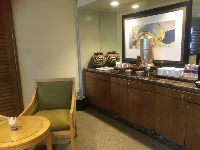 ビジネスセンター待合室のドリンクコーナー