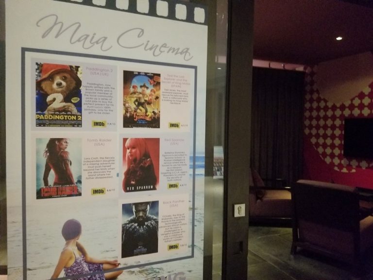 ホテルの地下に映画館がありました。