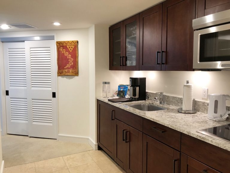 キッチンからリビングにかけて。