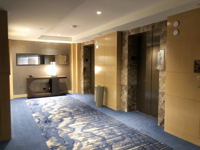 客室階エレベーターホール