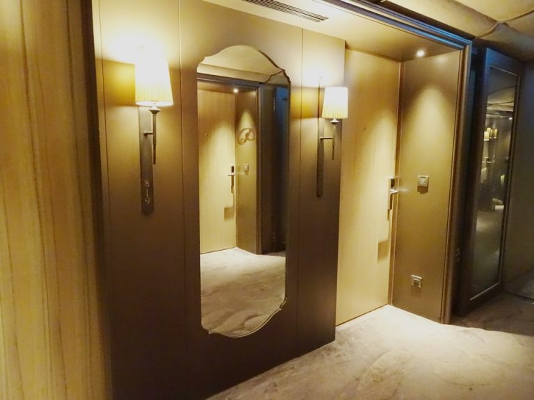 廊下_客室入口付近廊下