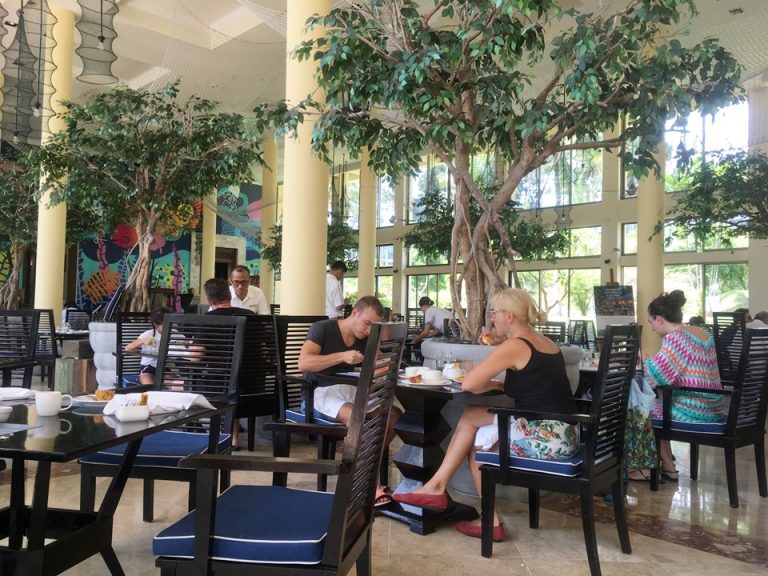 朝食会場の様子。あまり混雑はしていませんでした。