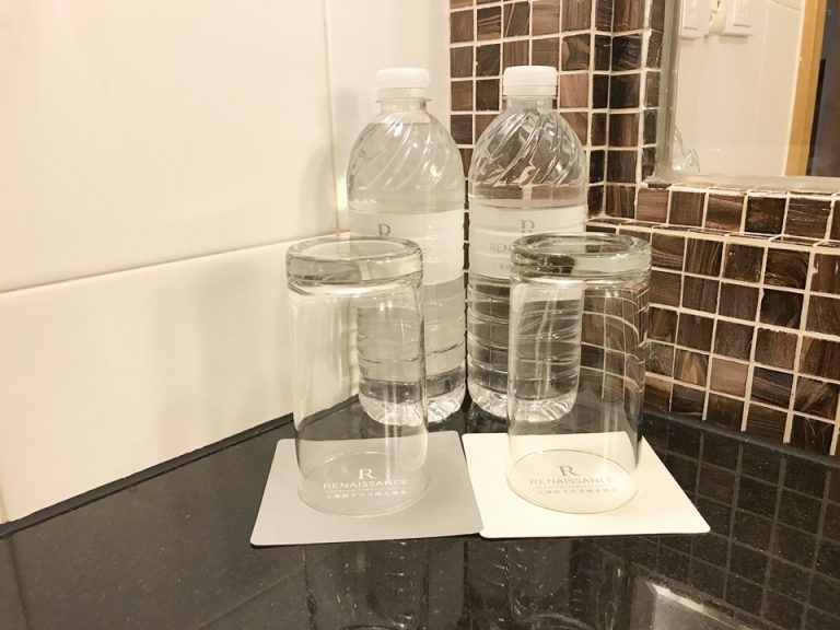 ミネラルウォーターはサービス、何気にうれしい