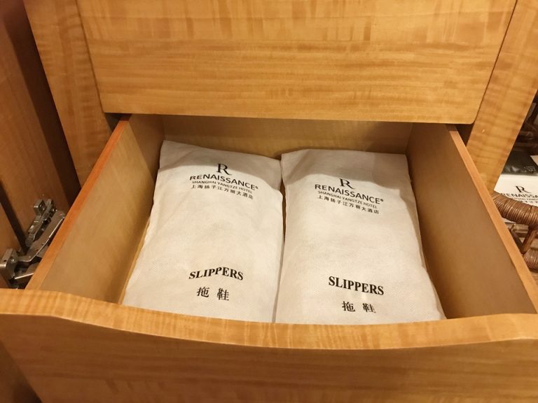 スリッパ、厚手で履きやすい