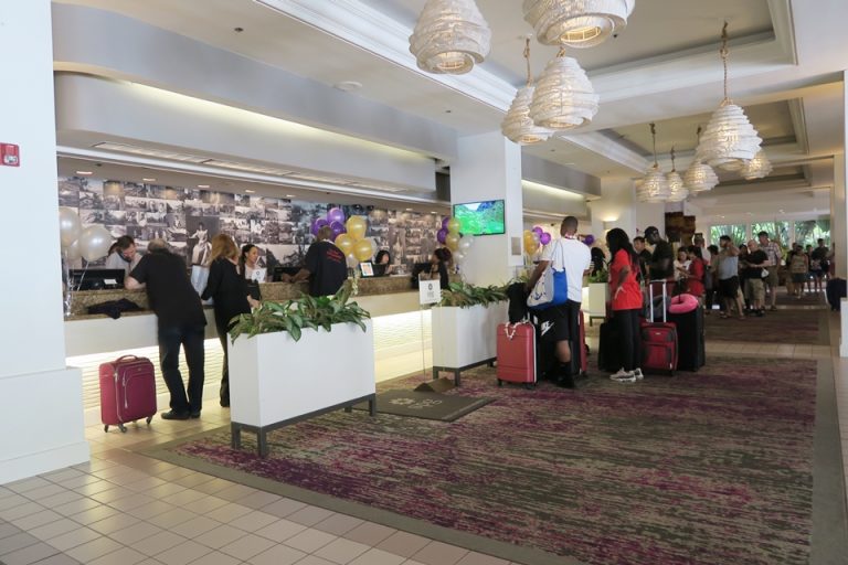 フロントデスク