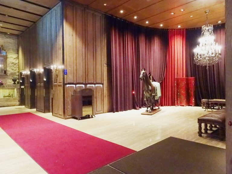 エントランス内観