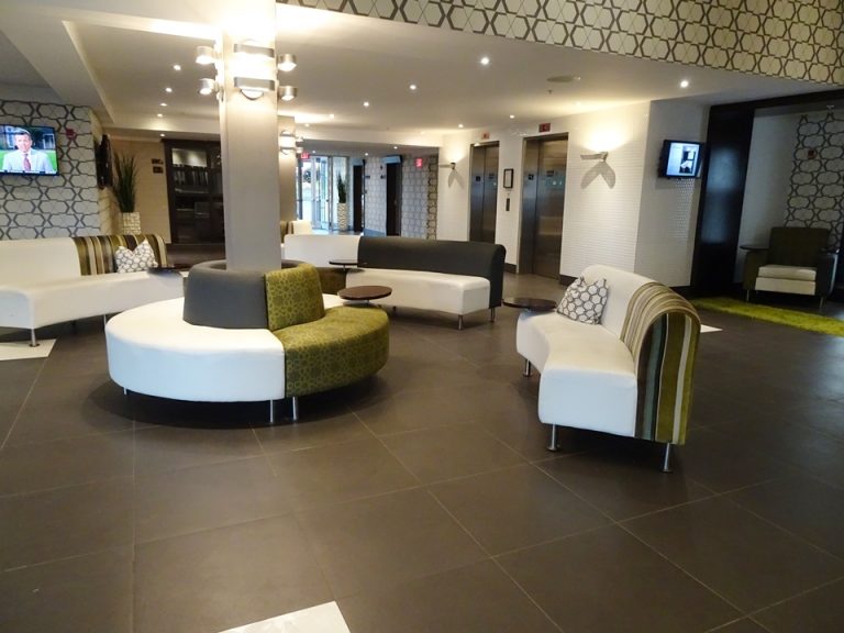 エントランス内観