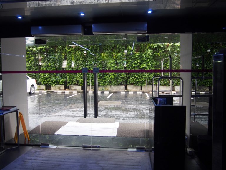 エントランス内観