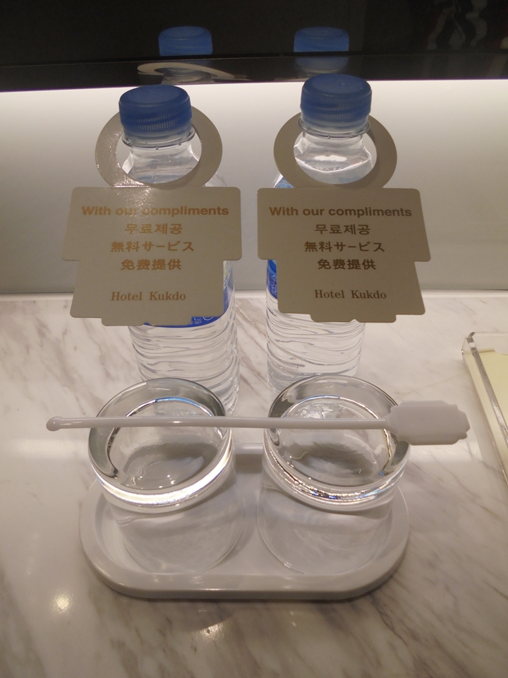 無料のペットボトルウォーター