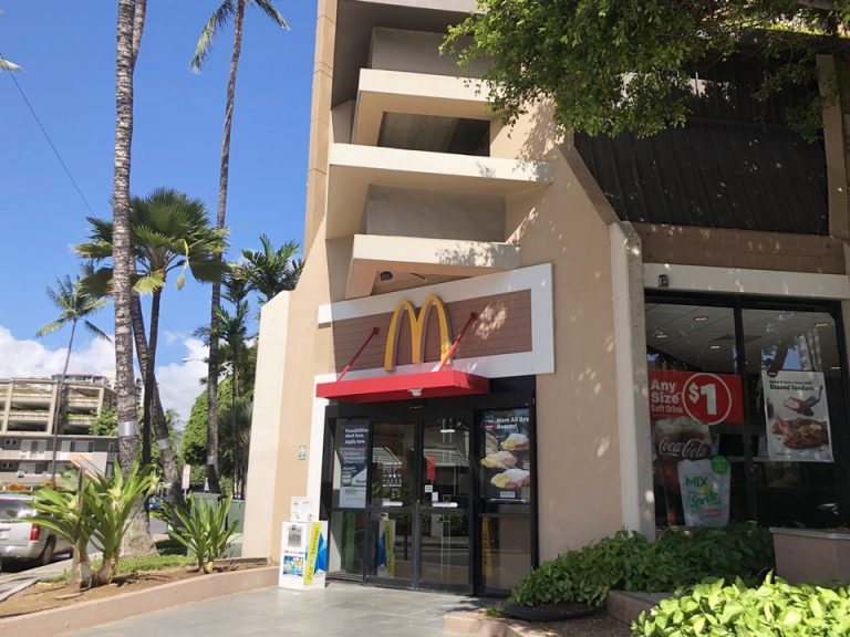 マクドナルドも近くにあります。