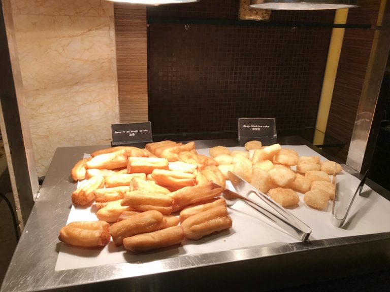 朝食バフェ、油条は外せませんね