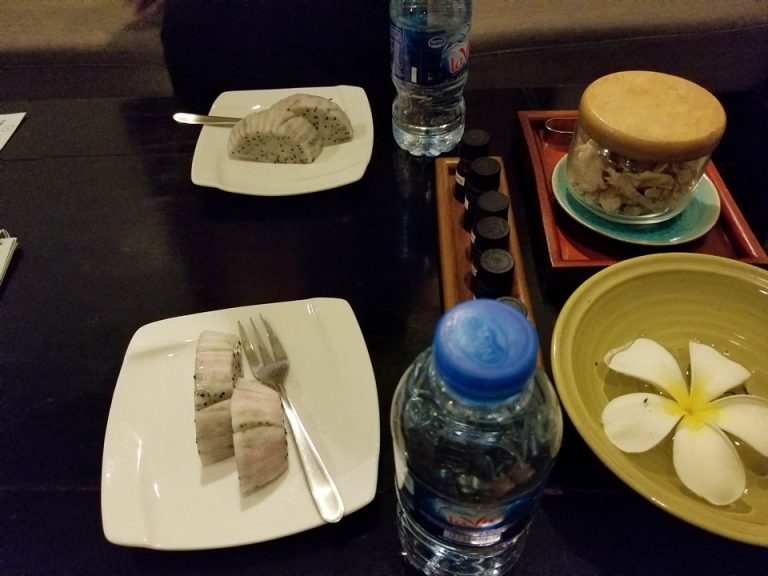 スパ施術後はドラゴンフルーツとお水を出していただきました。