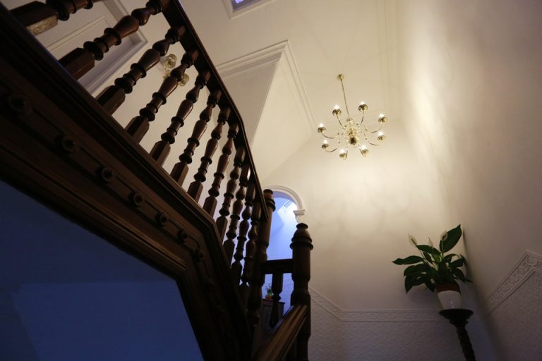 廊下と階段_8978