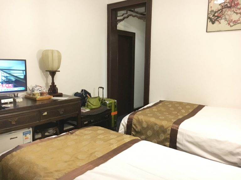 客室全体入口方向