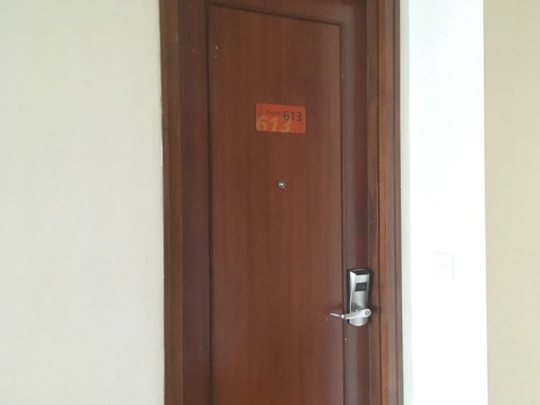 客室ドア 外廊下から撮影