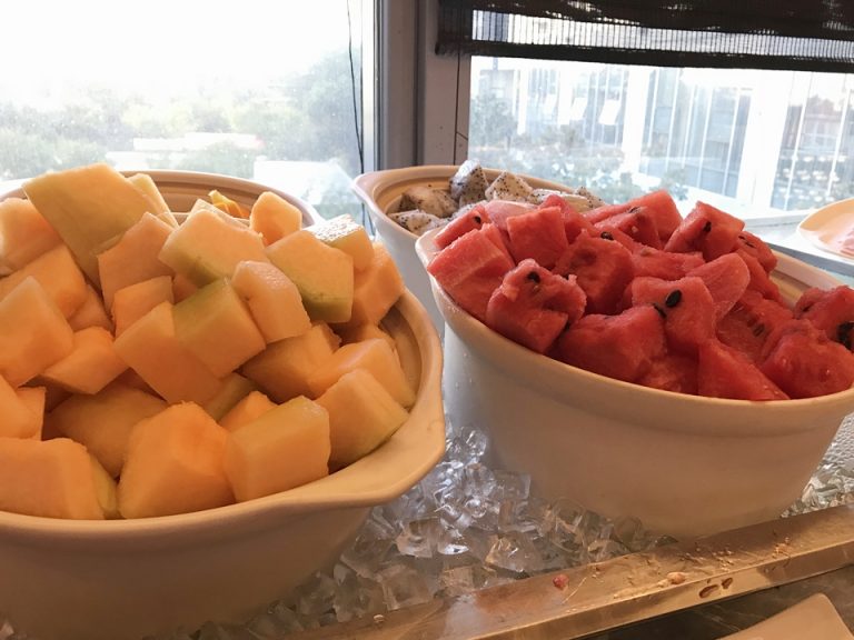 朝食バフェ、フルーツ類は充実