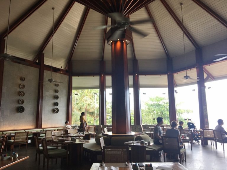 ロンタレーレストラン。朝食会場もここです