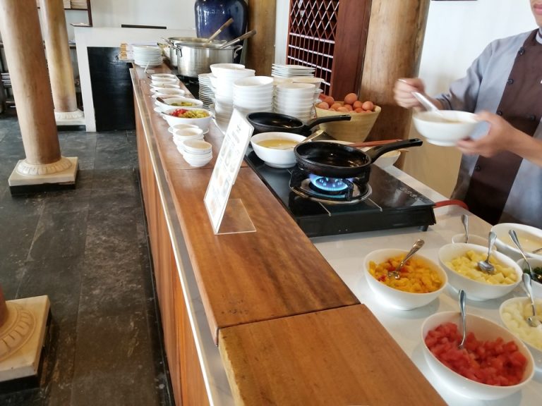 オムレツを作っていただきました。好きな具材を入れられます。