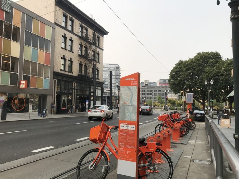 街ではNIKE BIKEが借りれます