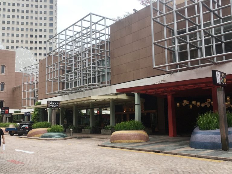 裏手側にある飲食店並び2