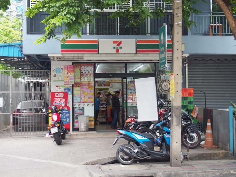 周辺のお店(コンビニ)