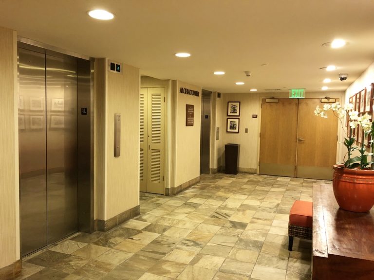 エレベーターホールフロント階