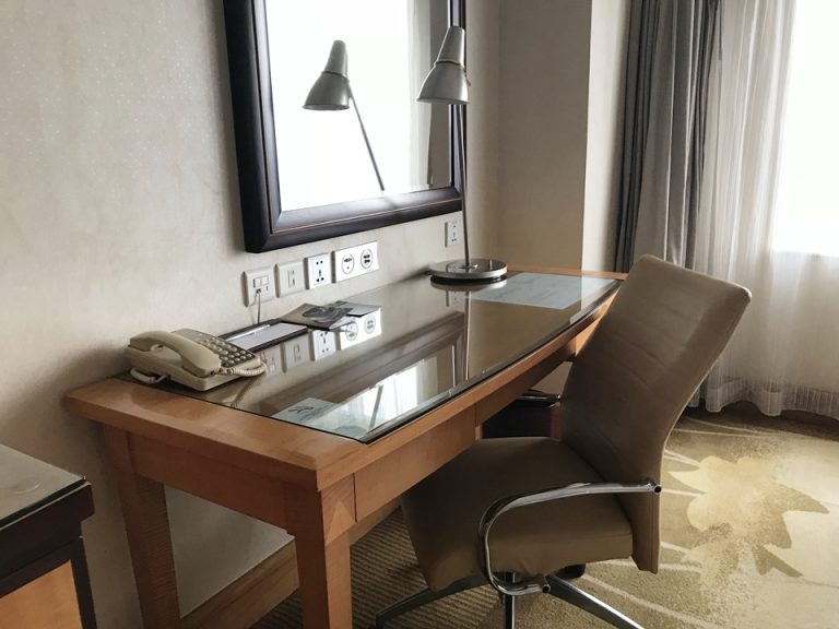 デスク&チェア、仕事がはかどる