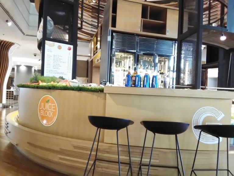 1Fのジュースバーとコーヒースタンド