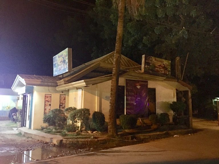 ホテル目の前のマッサージショップ