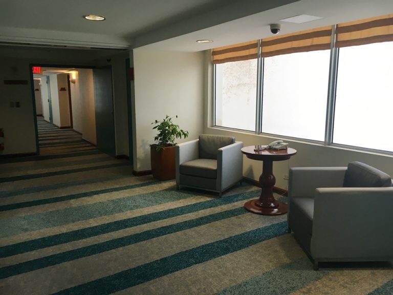 エレベーターホール客室階 (1)