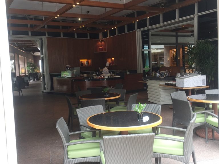 朝食会場にもなるオスカーズ