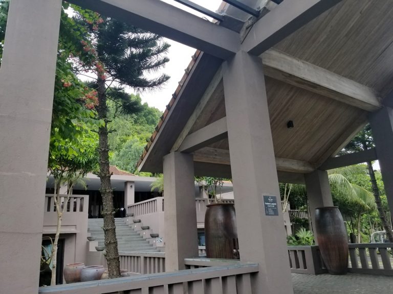 ロータリーとフロントです。