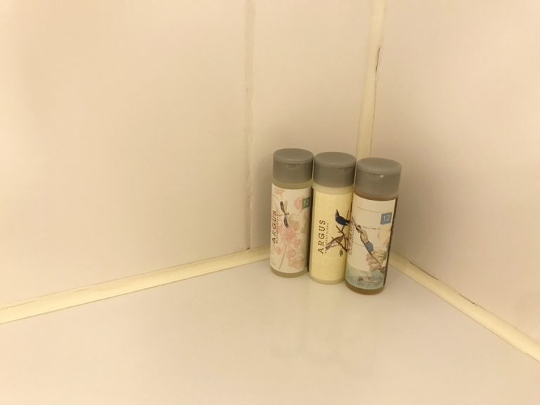 バスジェル、シャンプー及びコンディショナー