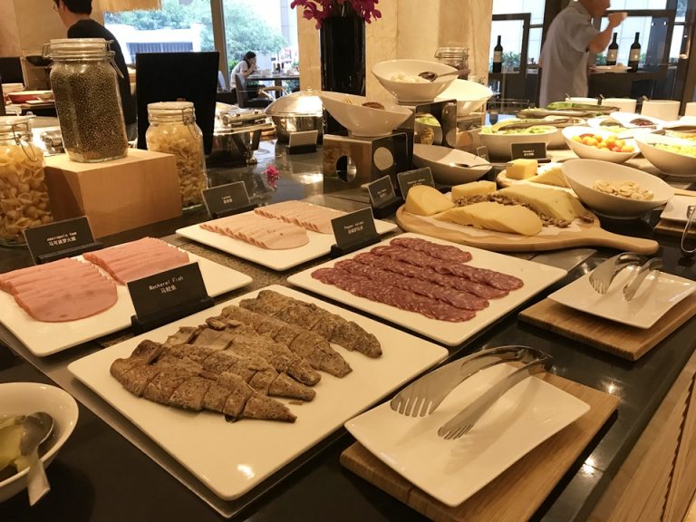 朝食バフェ、ハム・チーズコーナー