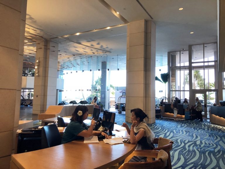 コンシェルジュデスク